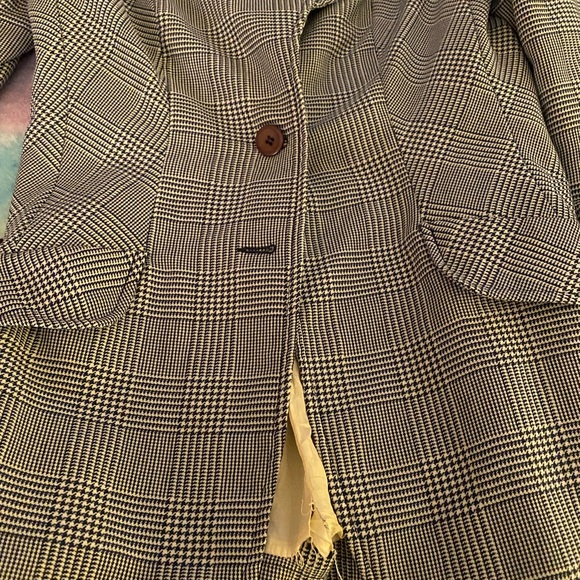 Blazer - Picture 5 of 6